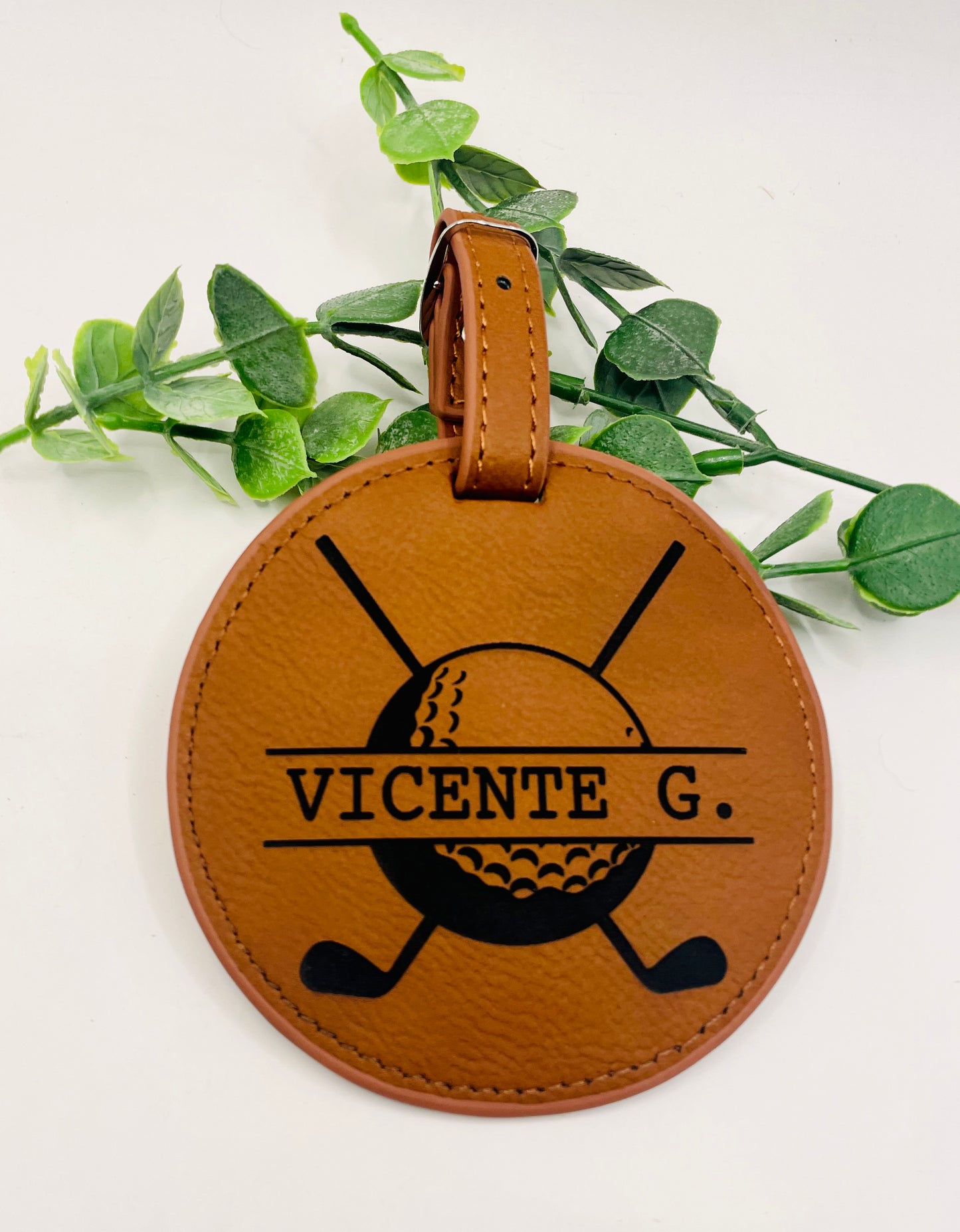 Golf tee holder with tees