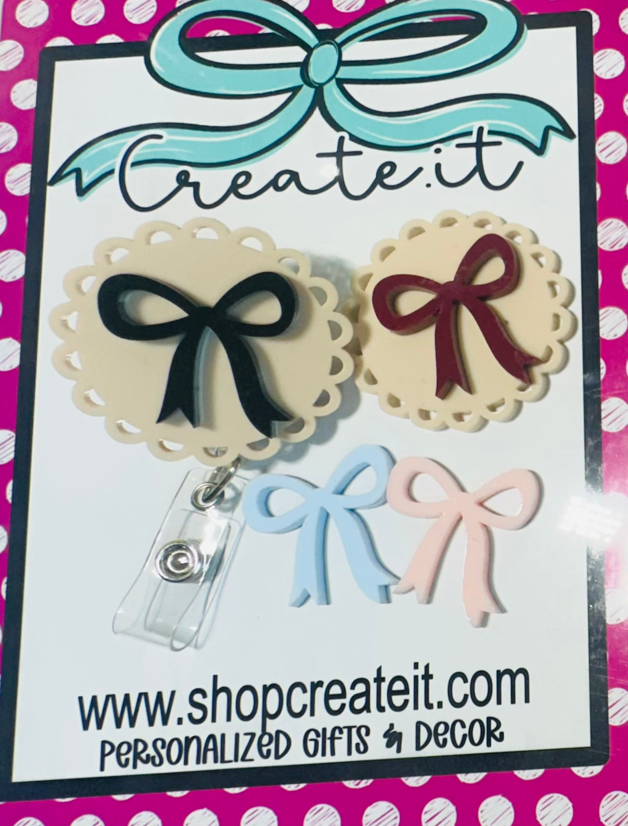 Scallop bow badge reel