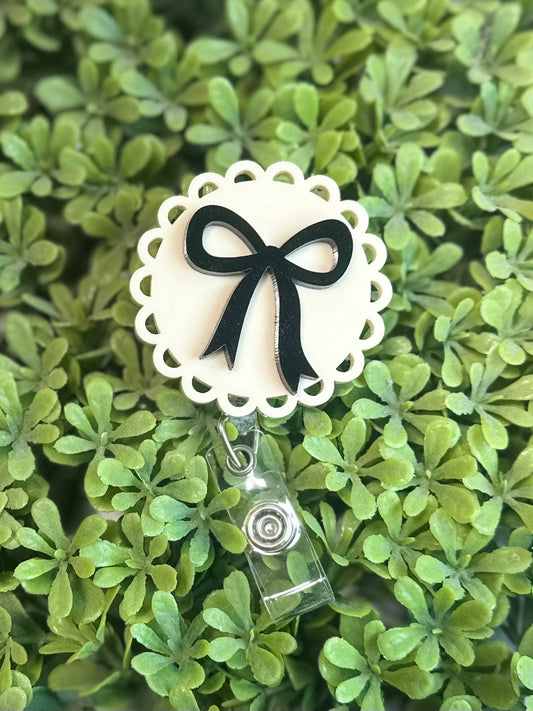 Scallop bow badge reel