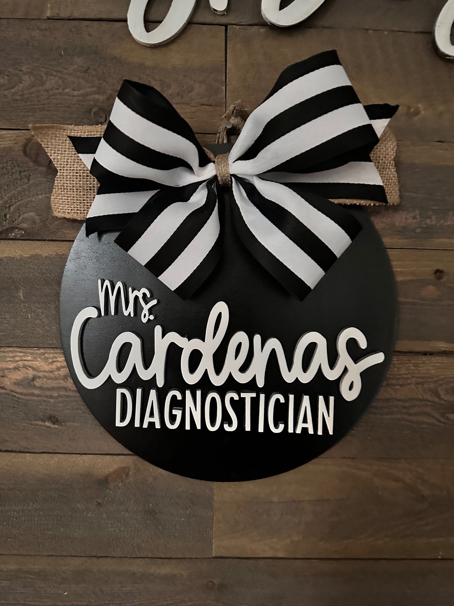 Custom Name  Round sign DIAGNOSTICIAN