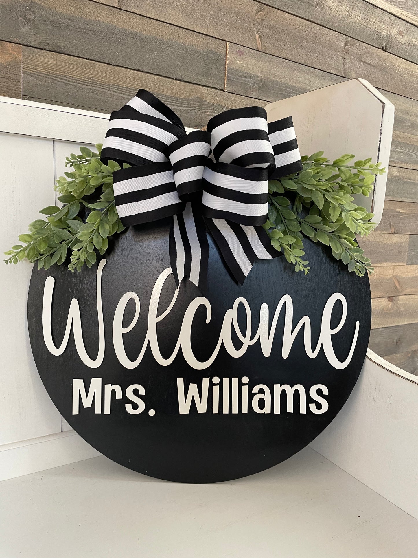 18” Welcome Round Sign
