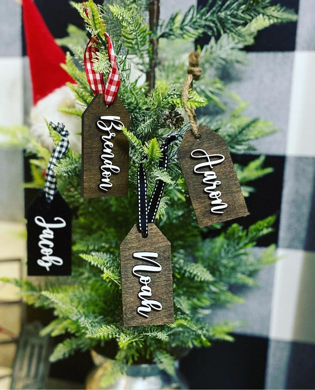 Tags with 3d cut name